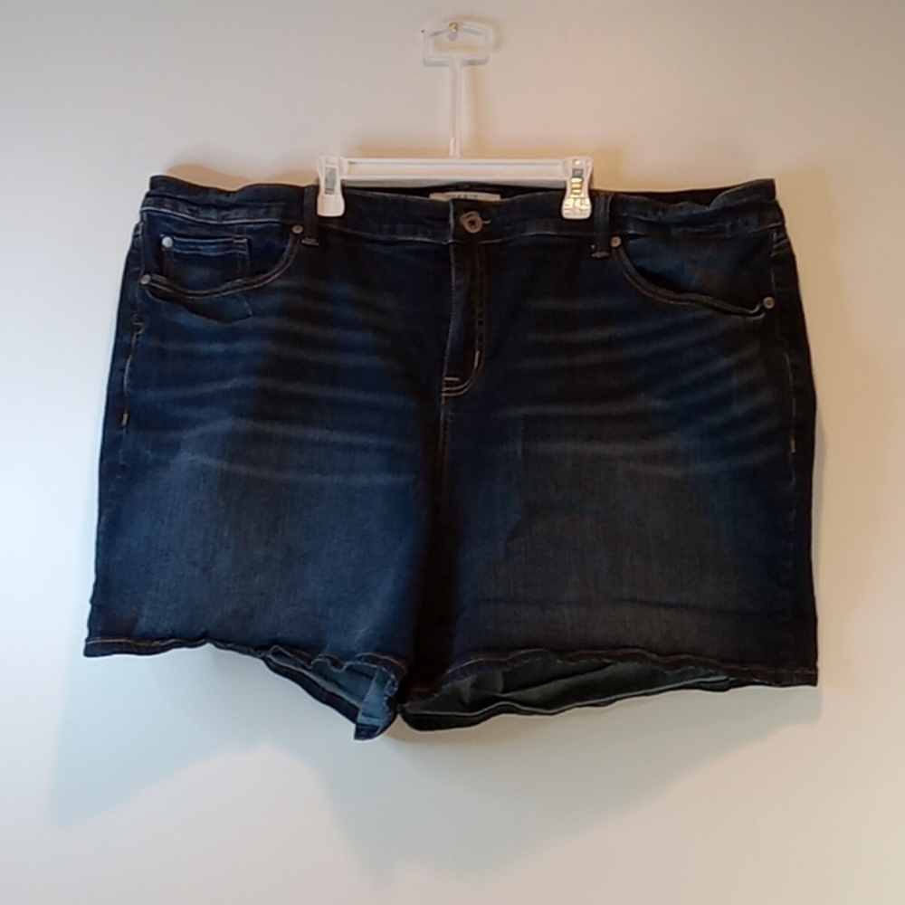 Torrid First At Fit Denim Blue Jean Shorts Women’s Size 28 Summer ☀️ EUC NICE!